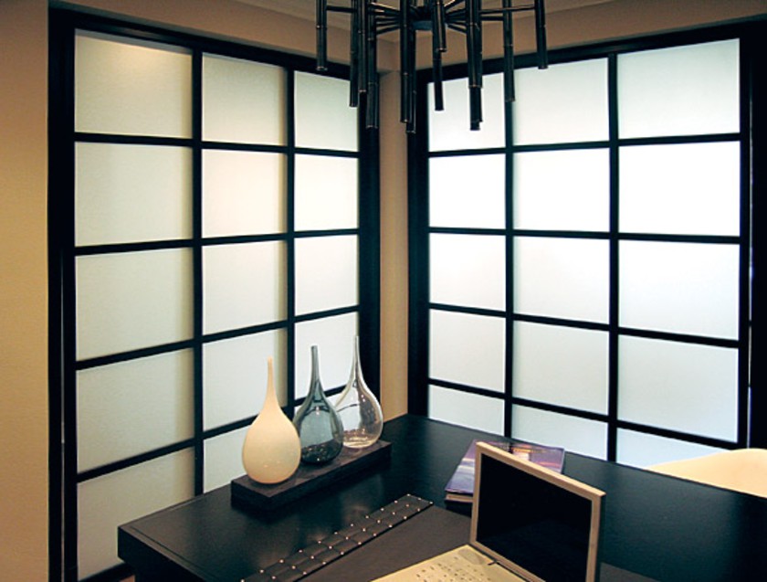 Угловая перегородка в японском стиле с матовым стеклом Златоуст