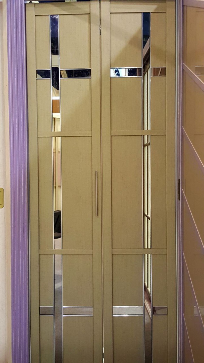 Двери гармошка шпонированные с зеркальным декором Златоуст